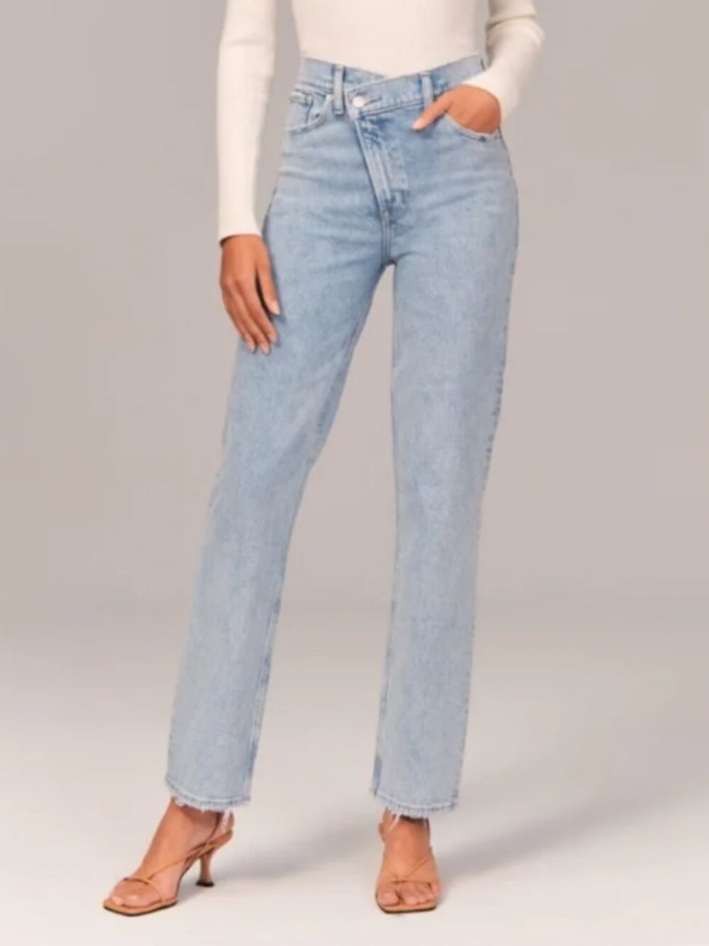 A&F The 90s Straight Ultra High Rise Cross Over Waist Jeans | 30/10R
